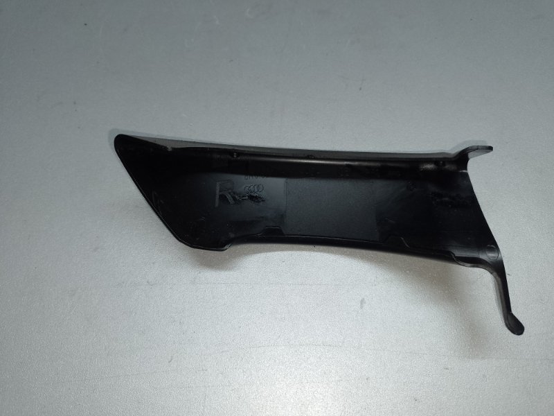 Накладка петли крышки багажника правая Q5 08-16 2015 8R CPMB 2.0 TFSI Накладка петли крышки багажника правая Q5 08-16 2015 8R CPMB 2.0 TFSI