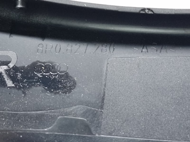 Накладка петли крышки багажника правая AUDI Q5 08-16 8R CPMB 2.0 TFSI Накладка петли крышки багажника правая AUDI Q5 08-16 8R CPMB 2.0 TFSI