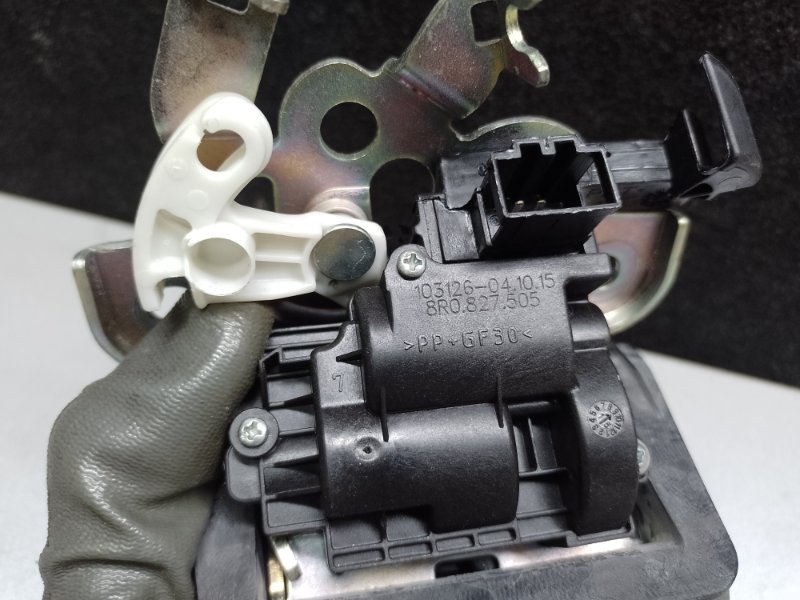 Замок крышки багажника Q5 08-16 2015 8R CPMB 2.0 TFSI