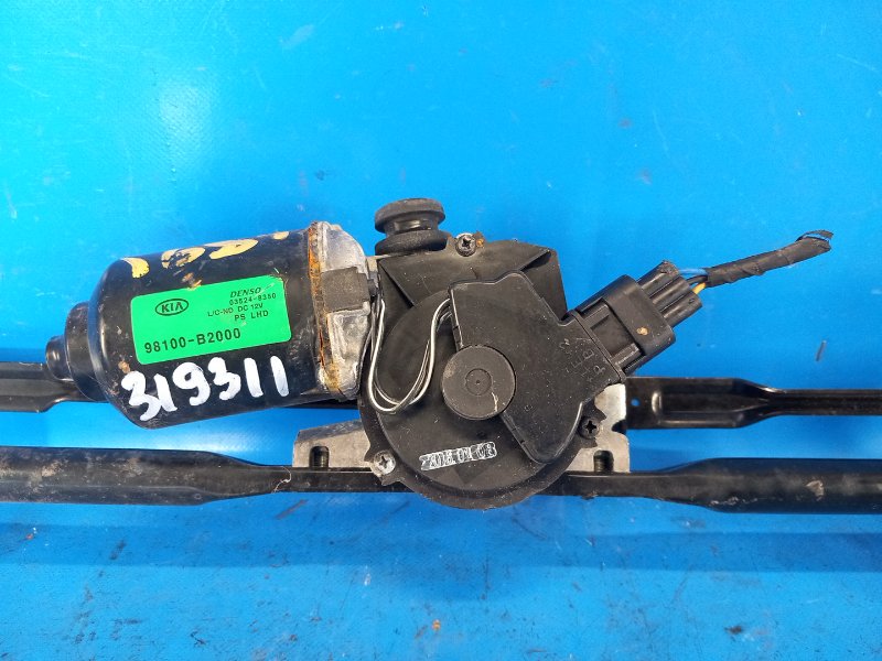 Запчасть моторчик стеклоочистителя передний KIA SOUL PS 13-19 2016 1.6 G4FD 98100B2000 Б/У Моторчик стеклоочистителя передний KIA SOUL PS 13-19 2016 1.6 G4FD 98100B2000 Б/У