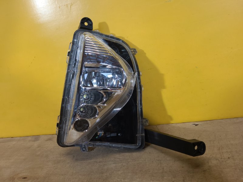 Дневной ходовой огонь правый TOYOTA PRIUS 16- 8121047030 Б/У