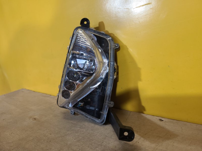 Дневной ходовой огонь правый TOYOTA PRIUS 16-