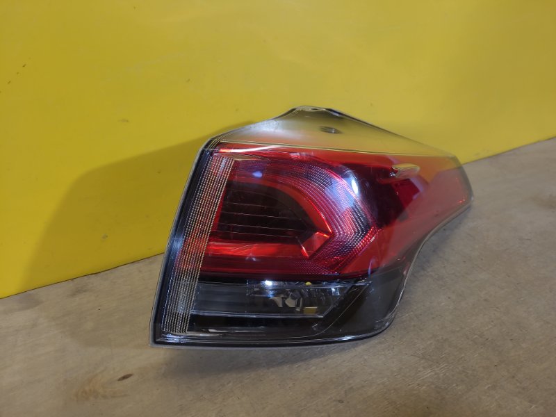 Фонарь наружный правый TOYOTA RAV4 13-19 Фонарь наружный правый TOYOTA RAV4 13-19