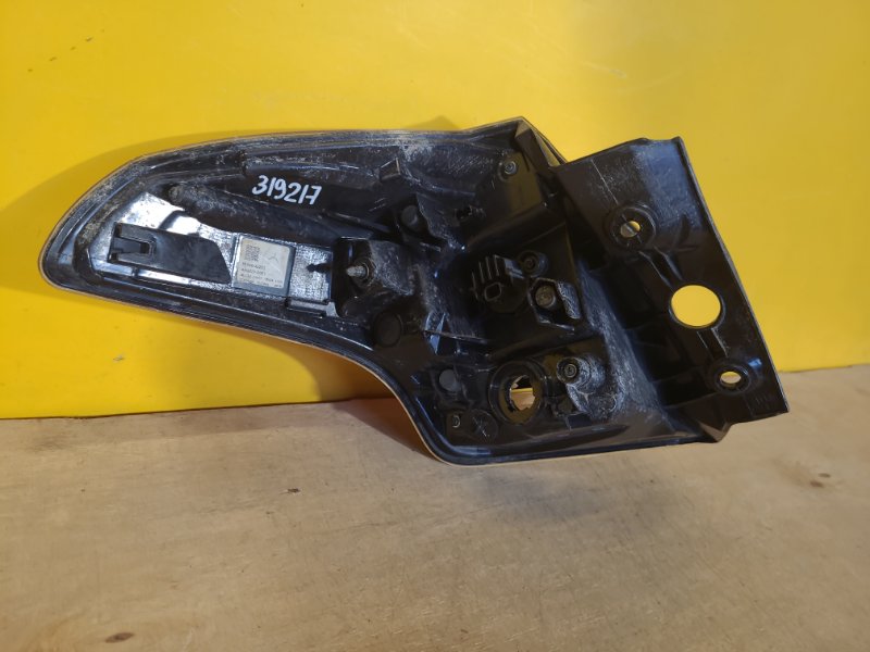 Фонарь наружный правый RAV4 13-19 Фонарь наружный правый RAV4 13-19