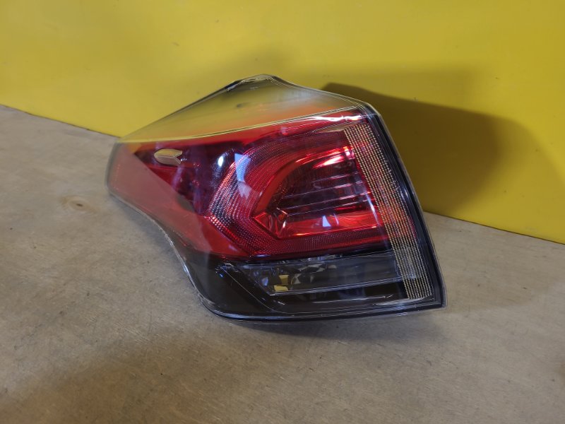 Фонарь наружный левый TOYOTA RAV4 13-19 Фонарь наружный левый TOYOTA RAV4 13-19