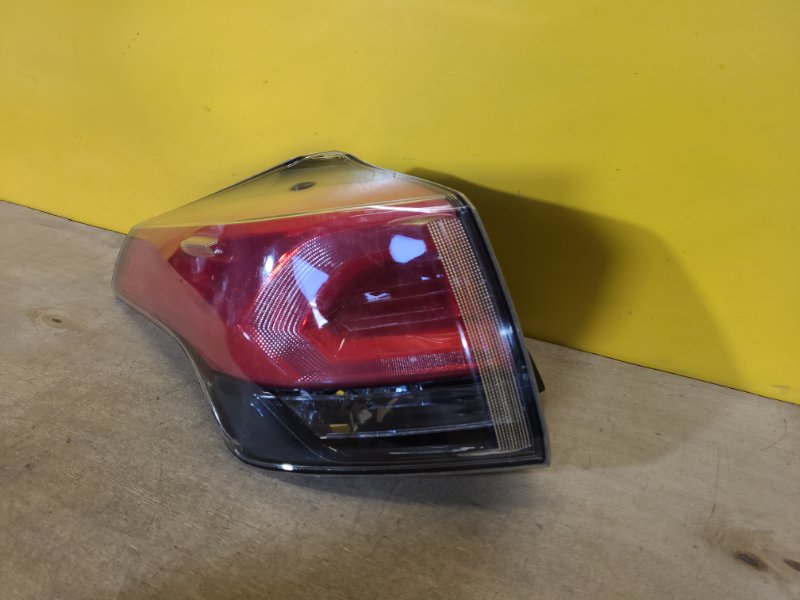 Фонарь наружный левый TOYOTA RAV4 13-19 Фонарь наружный левый TOYOTA RAV4 13-19