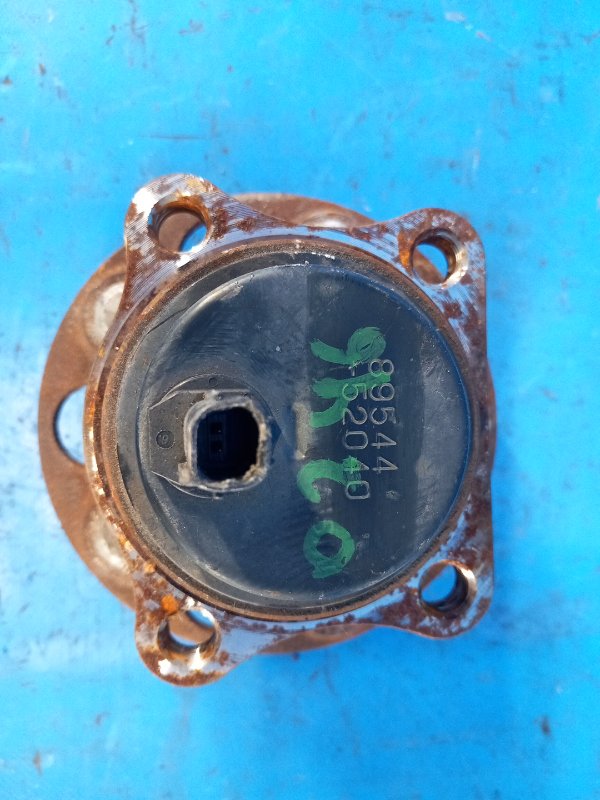 Ступица задняя TOYOTA PRIUS 16- XW50