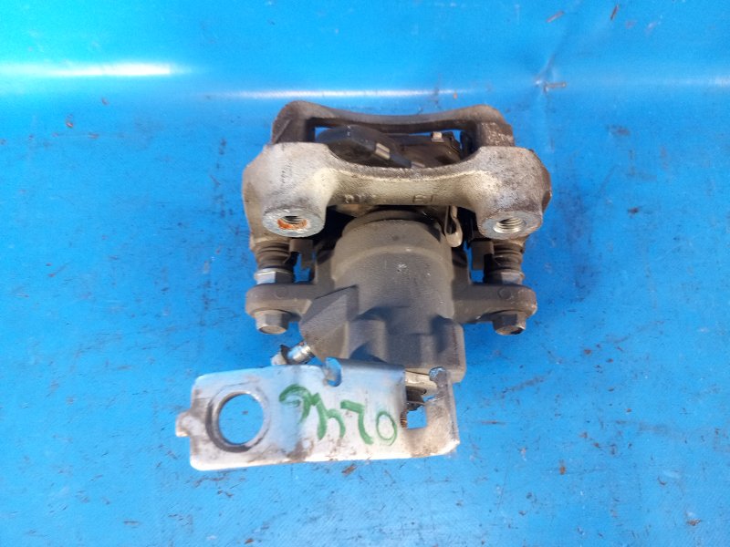 Суппорт тормозной задний левый TOYOTA PRIUS 16- XW50