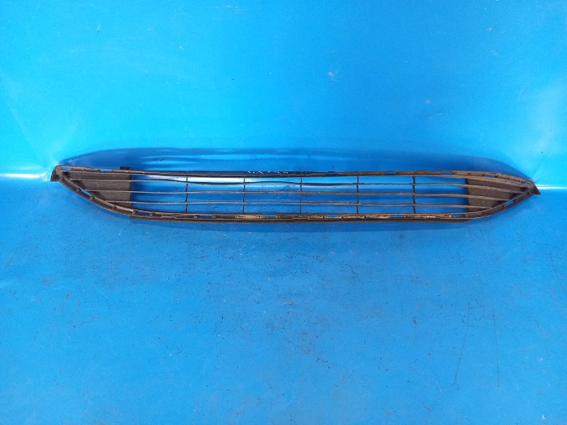 Решетка переднего бампера TOYOTA PRIUS 16- 2017 XW50 5311247240 Б/У