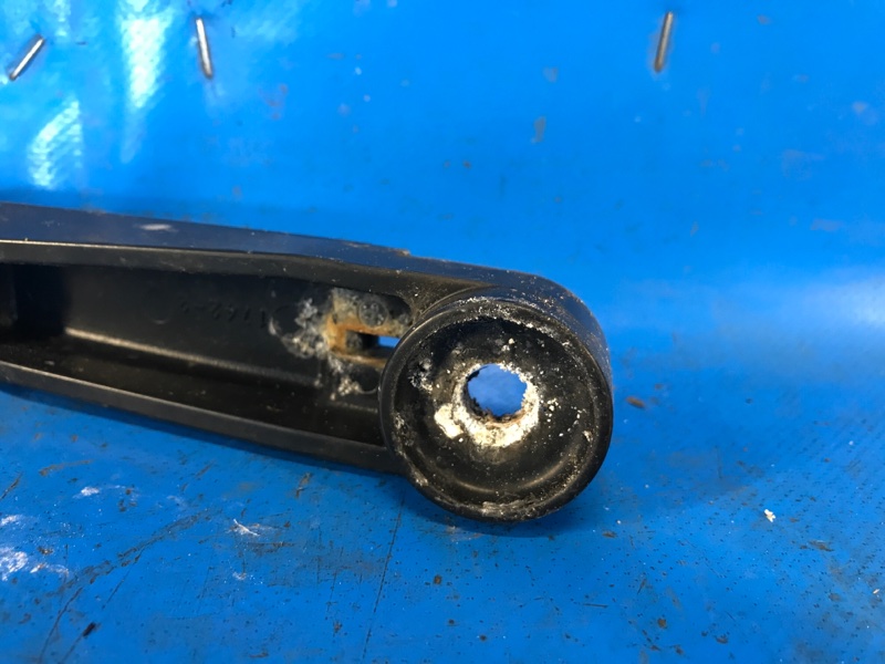 Поводок стеклоочистителя передний правый PATHFINDER R51 04-14 2004 R51 4.0 VQ40DE