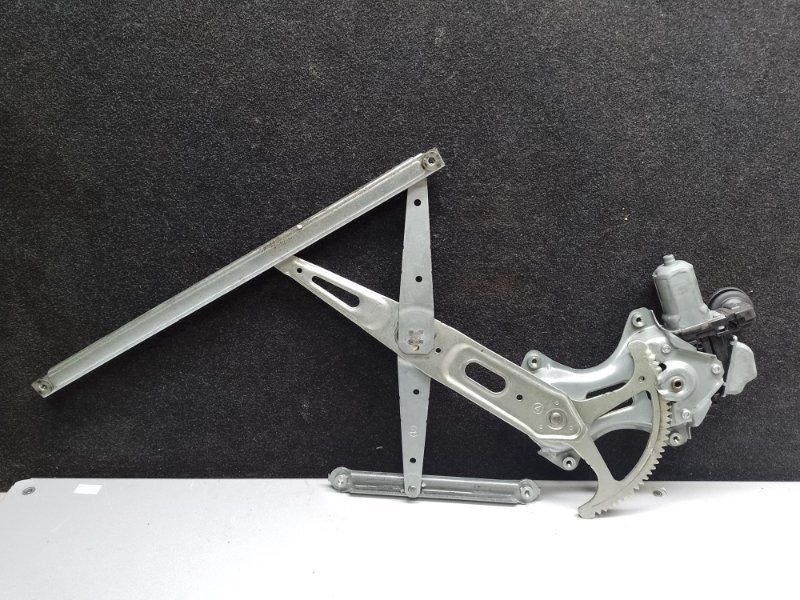Стеклоподъемник передний правый TOYOTA PRIUS - 30 09-17 2013 1.8 2ZRFXE 69801-52070 Б/У