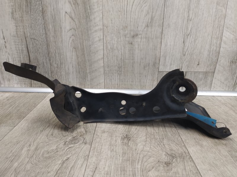 Крепление балки подвески левое G25/G35/G37/Q40 06-14