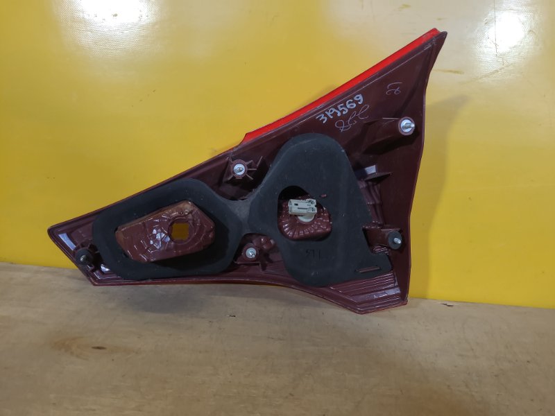 Фонарь внутренний левый RAV4 13-19 Фонарь внутренний левый RAV4 13-19