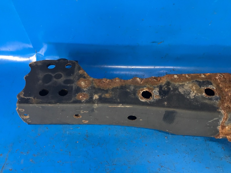 Балка под радиатор PRIUS PLUS 11-14 2013 ZVW41L 1.8 2ZRFXE