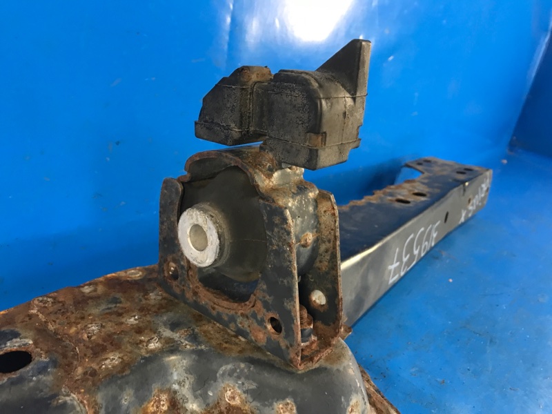 Балка под радиатор PRIUS PLUS 11-14 2013 ZVW41L 1.8 2ZRFXE