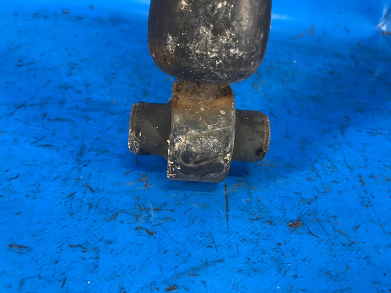 Амортизатор задний TOYOTA PRIUS PLUS 11-14 ZVW41L 1.8 2ZRFXE