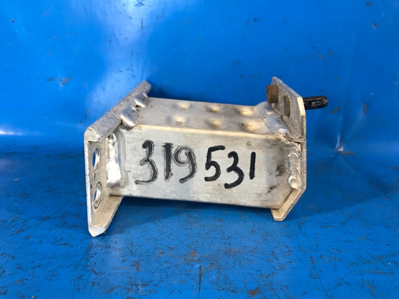 Кронштейн переднего бампера левый PRIUS PLUS 11-14 2013 ZVW41L 1.8 2ZRFXE