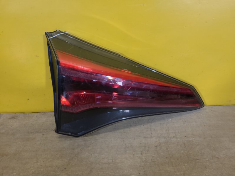 Запчасть фонарь внутренний левый TOYOTA RAV4 13-19 8159042031 Б/У Фонарь внутренний левый TOYOTA RAV4 13-19 8159042031 Б/У