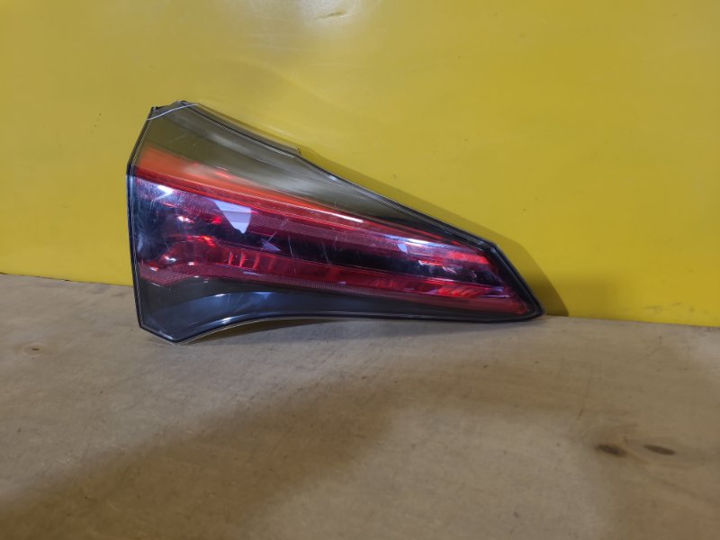 Фонарь внутренний левый TOYOTA RAV4 13-19 Фонарь внутренний левый TOYOTA RAV4 13-19