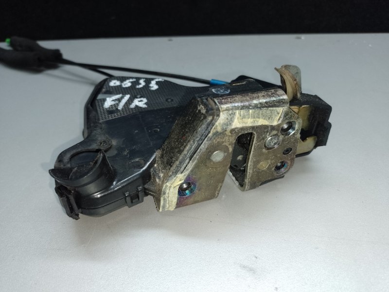 Замок двери передний правый LEXUS GX470 02-09 2003 UZJ120L 4.7 2UZFE 69030-33261 Б/У