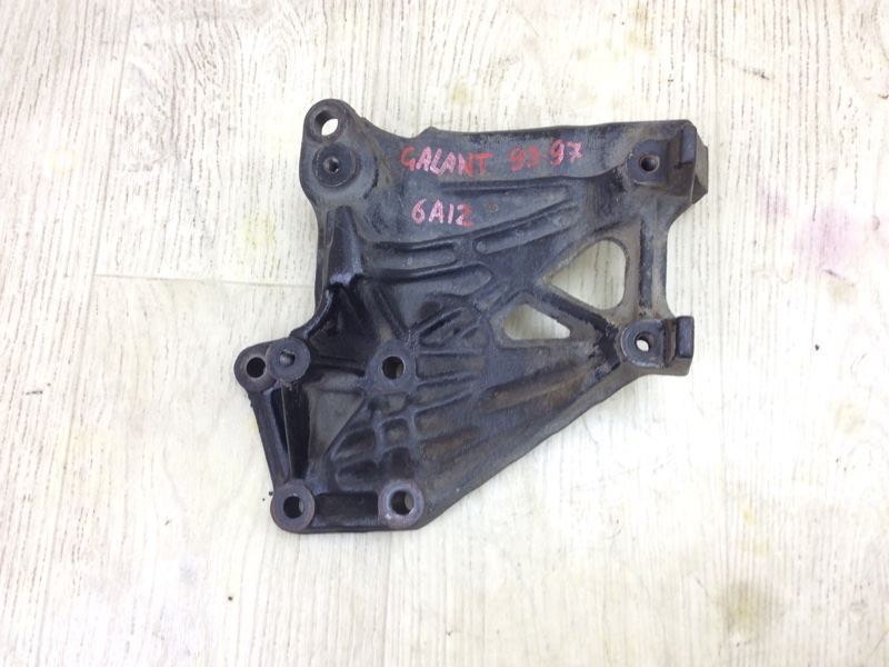 Кронштейн компрессора кондиционера MITSUBISHI GALANT 93-97 6A12 MB813072 Б/У