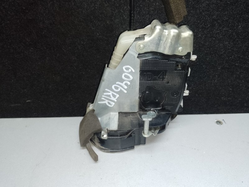 Замок двери задний правый PRIUS - 30 09-17 2011 XW30 1.8 2ZRFXE