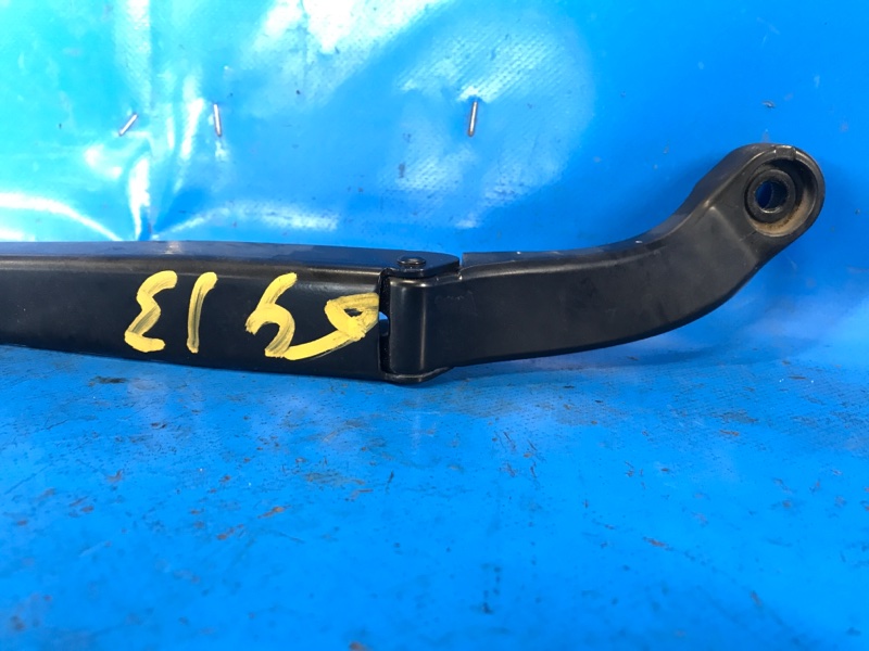 Поводок стеклоочистителя передний правый A3 (8V) 12–17 2015 CNTC 2.0