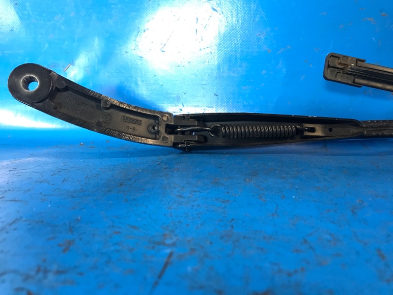 Поводок стеклоочистителя передний левый A3 (8V) 12–17 2015 CNTC 2.0