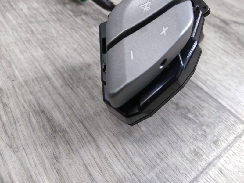 Кнопки на руль TRIBECA B9 05-07