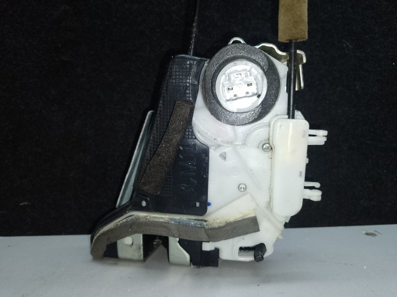 Замок двери задний левый TOYOTA PRIUS - 30 09-17 1.8 2ZRFXE Замок двери задний левый TOYOTA PRIUS - 30 09-17 1.8 2ZRFXE