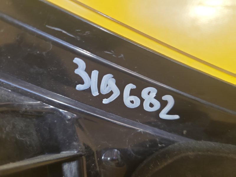 Фонарь внутренний правый RAV4 13-19 Фонарь внутренний правый RAV4 13-19