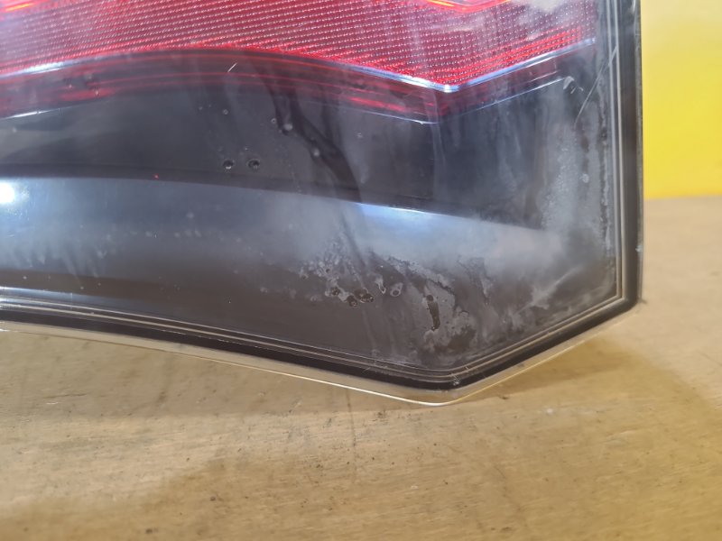 Фонарь внутренний правый RAV4 13-19 Фонарь внутренний правый RAV4 13-19