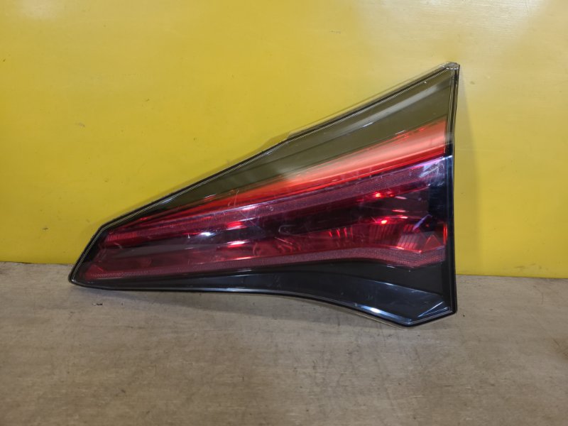 Запчасть фонарь внутренний правый TOYOTA RAV4 13-19 8158042031 Б/У Фонарь внутренний правый TOYOTA RAV4 13-19 8158042031 Б/У