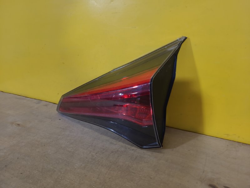 Фонарь внутренний правый TOYOTA RAV4 13-19 Фонарь внутренний правый TOYOTA RAV4 13-19