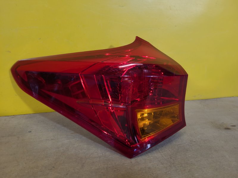 Фонарь наружный левый TOYOTA AURIS 13-18 8156102700 Б/У