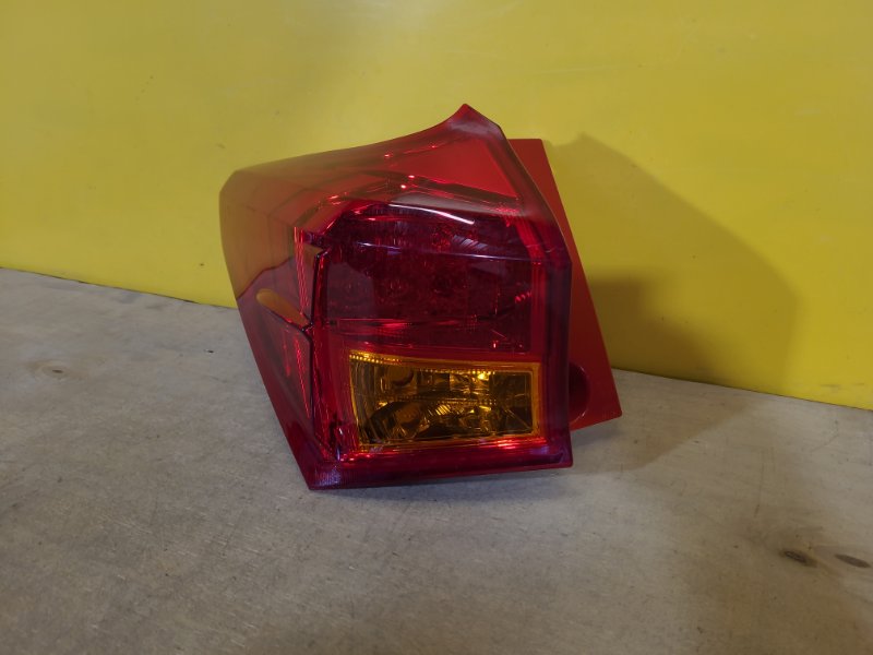 Фонарь наружный левый AURIS 13-18