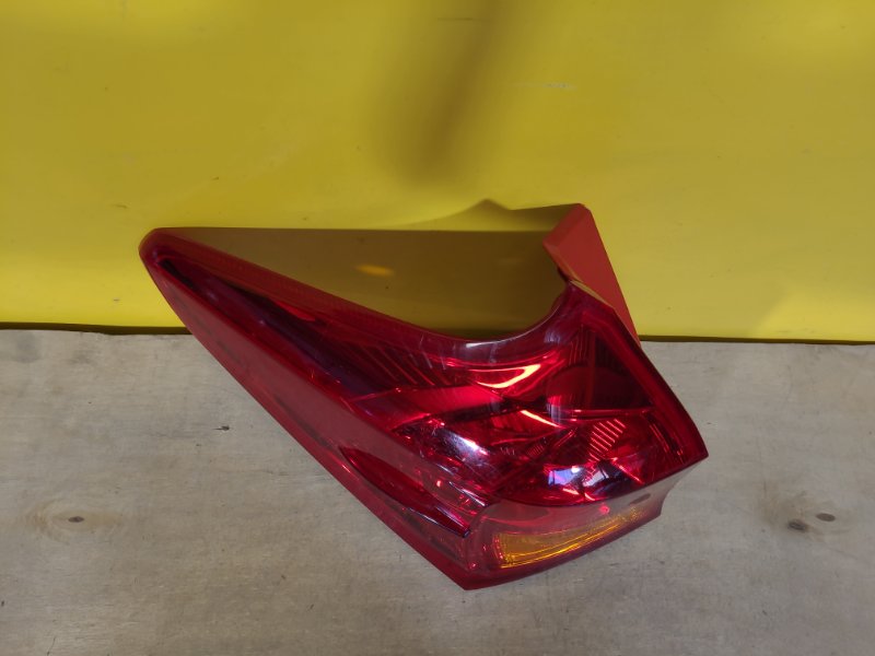 Фонарь наружный левый AURIS 13-18