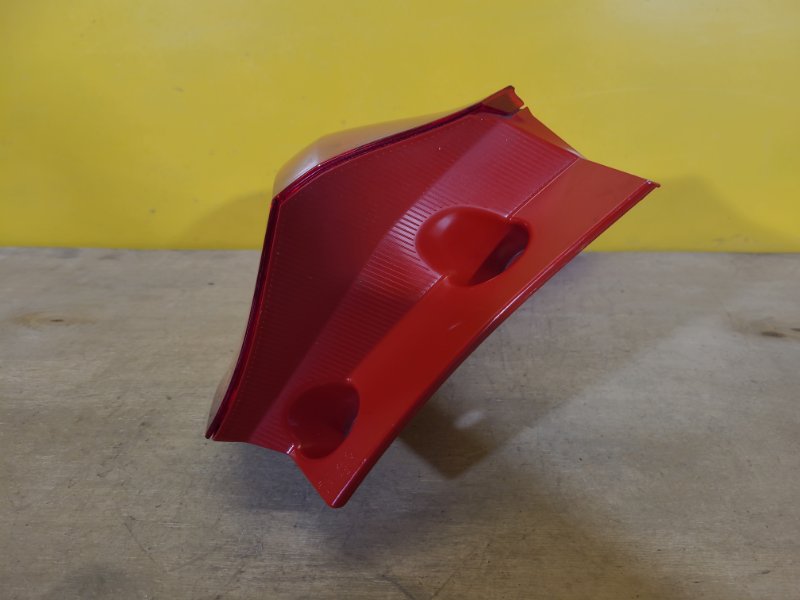 Фонарь наружный левый AURIS 13-18