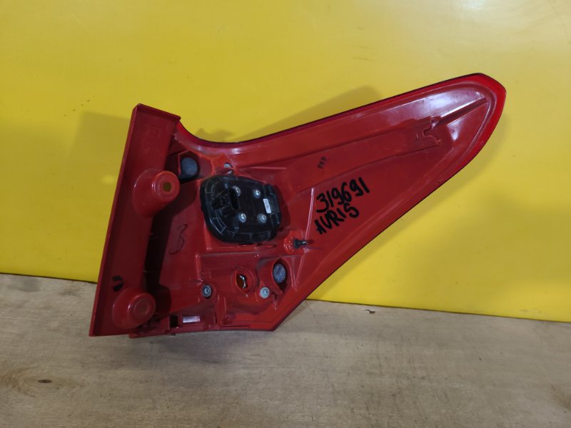 Фонарь наружный левый AURIS 13-18