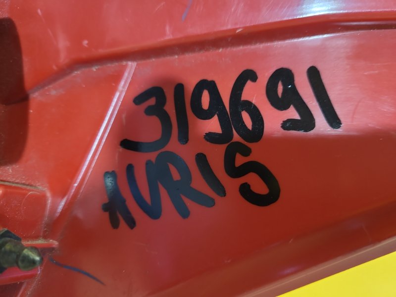 Фонарь наружный левый AURIS 13-18
