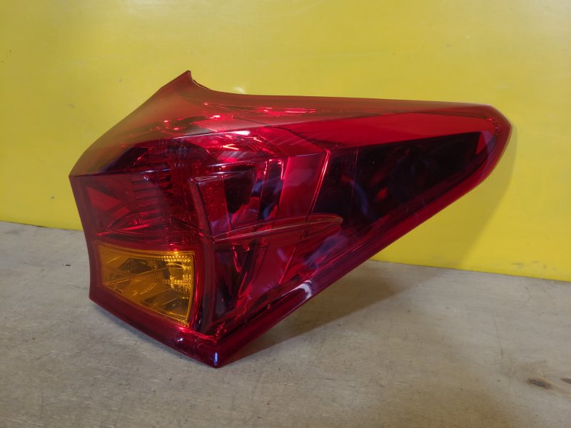 Запчасть фонарь наружный правый TOYOTA AURIS 13-18 8155102700 Б/У Фонарь наружный правый TOYOTA AURIS 13-18 8155102700 Б/У