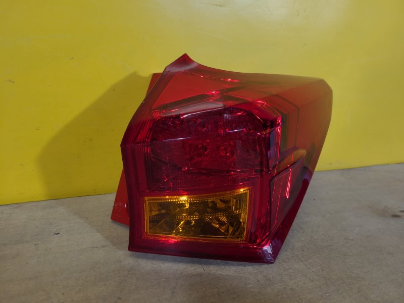 Фонарь наружный правый TOYOTA AURIS 13-18 Фонарь наружный правый TOYOTA AURIS 13-18