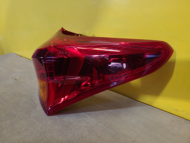 Фонарь наружный правый AURIS 13-18 Фонарь наружный правый AURIS 13-18