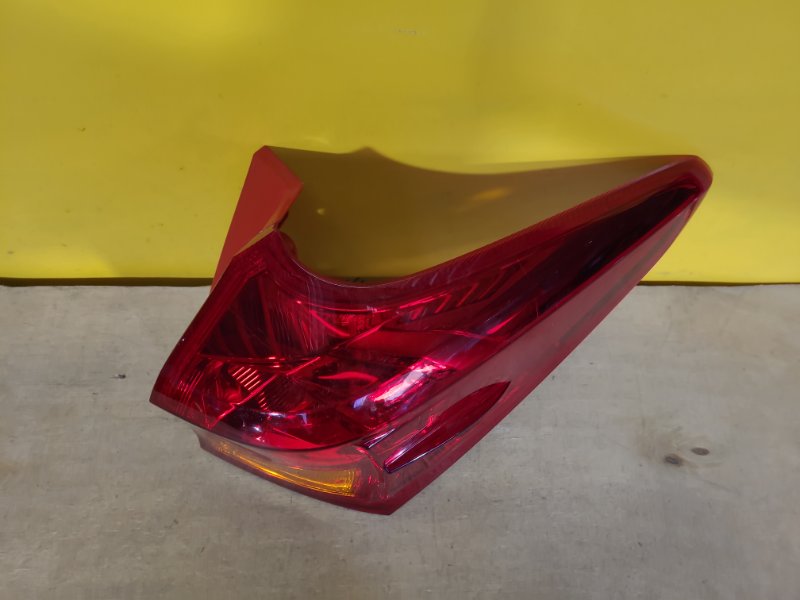 Фонарь наружный правый AURIS 13-18 Фонарь наружный правый AURIS 13-18