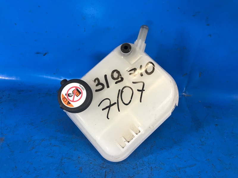 Запчасть бачок расширительный TOYOTA PRIUS 16- 2016 1.8 2ZRFXE 164A237012 Б/У Бачок расширительный TOYOTA PRIUS 16- 2016 1.8 2ZRFXE 164A237012 Б/У