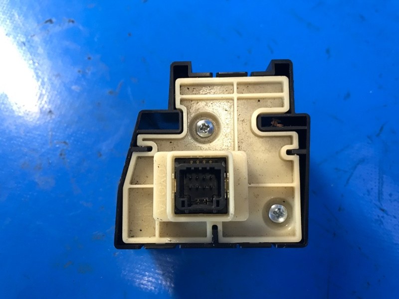 Кнопка аварийной сигнализации PRIUS 16- 2016 1.8 2ZRFXE