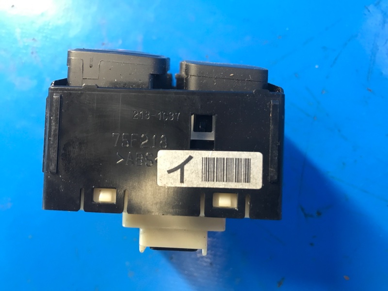 Кнопка аварийной сигнализации TOYOTA PRIUS 16- 1.8 2ZRFXE