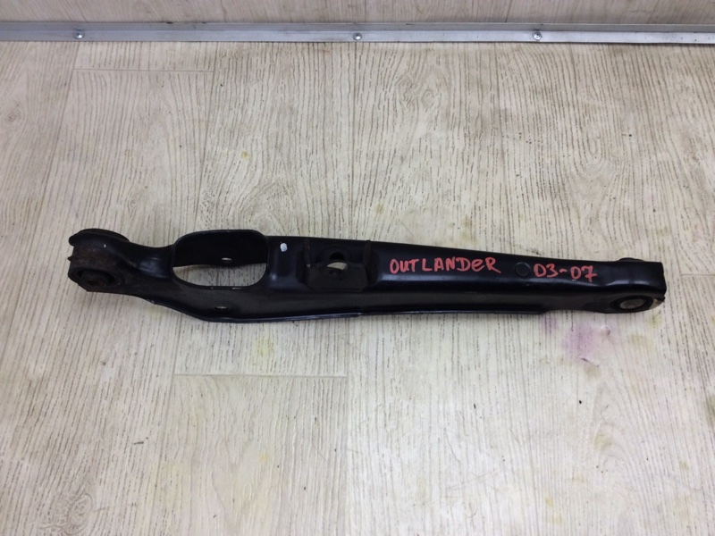 Рычаг задней подвески поперечный MITSUBISHI OUTLANDER 03-07 4113A001 Б/У