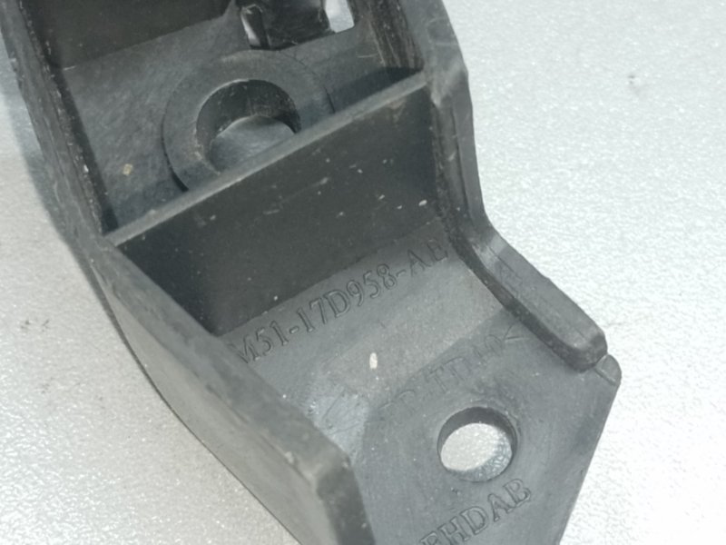 Кронштейн переднего бампера (на крыле) правый FOCUS 10-18 2018 2.0 C20HDEX