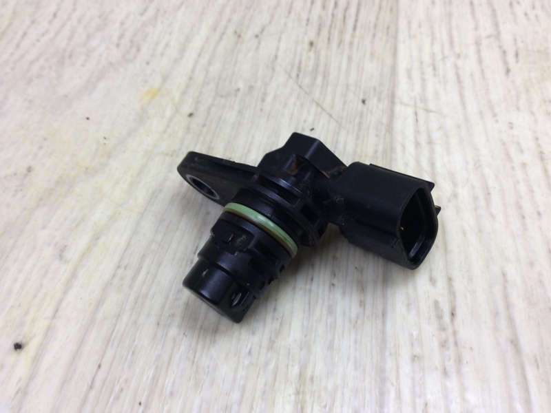 Запчасть датчик положения распредвала HYUNDAI SONATA YF 10-14 2014 YF 2.0 G4KH 3935025010 Б/У Датчик положения распредвала HYUNDAI SONATA YF 10-14 2014 YF 2.0 G4KH 3935025010 Б/У